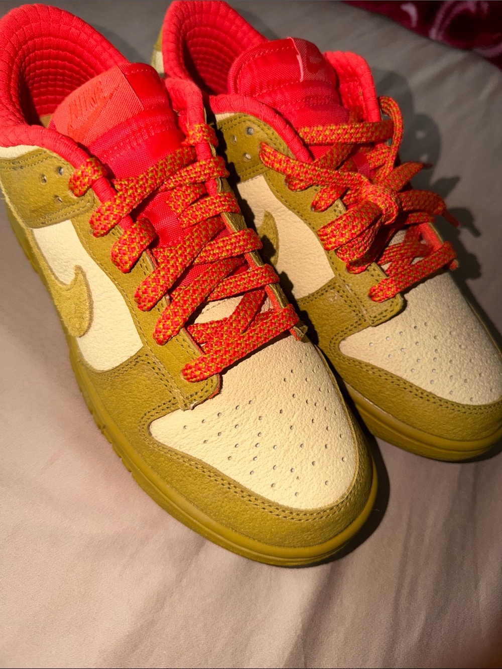 Women’s Nike dunk low Bronzine sesame picante red